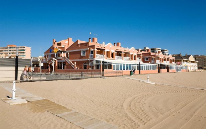 Hotel Lloyds Beach Club in Alicante | gebouw